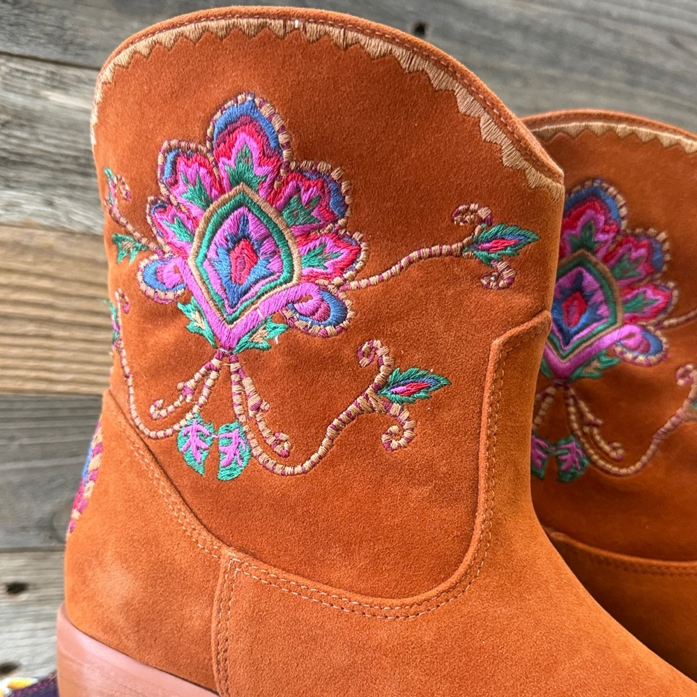 Farm Rio Caramel Boho Western Embroidered Boot Size 8 NIB With Dustbag - Picture 2 of 9